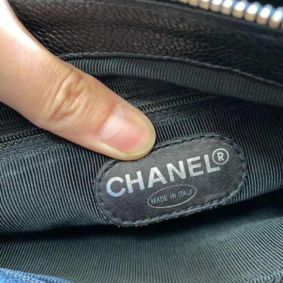 Authentic vintage Chanel caviar CC logo chain shoulder bag - Picture 13 of 16